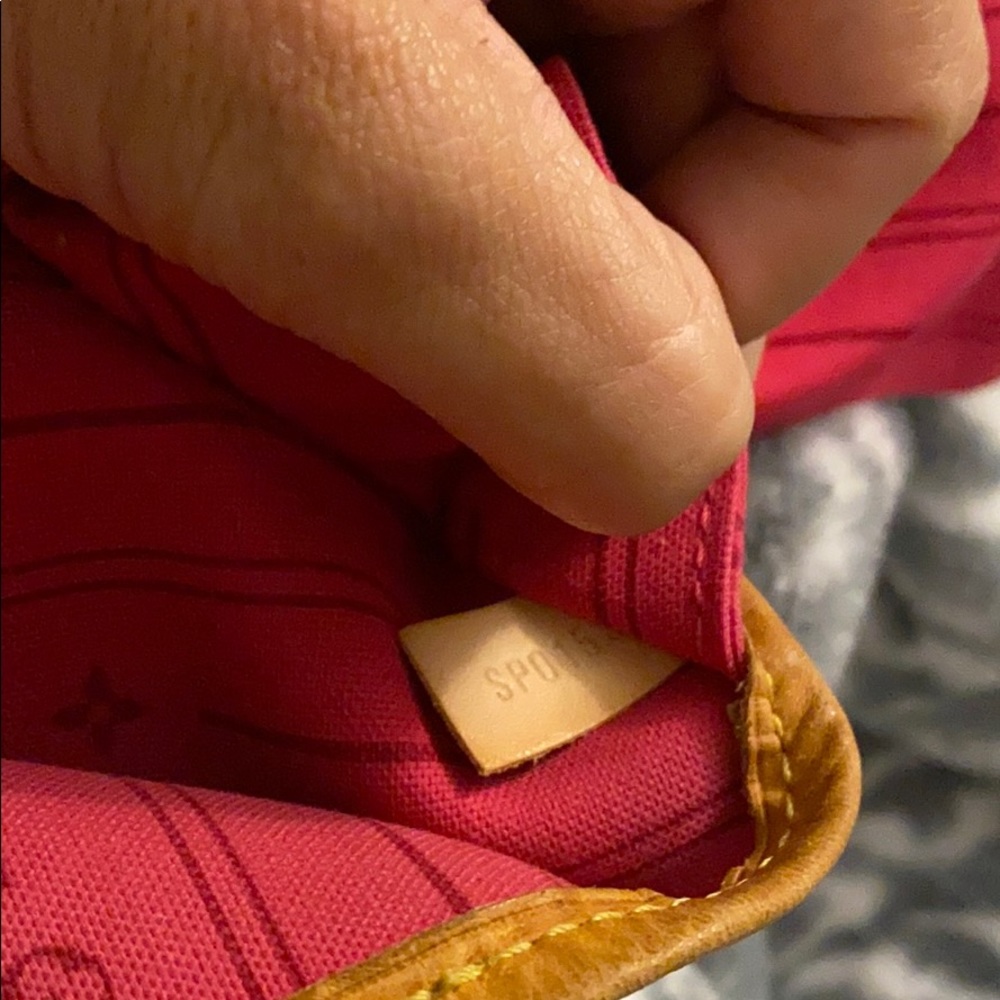 Louis Vuitton MM Neverfull
